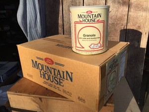MOUNTAIN HOUSE - Granola with Milk and Blueberries - Freeze Dried Food