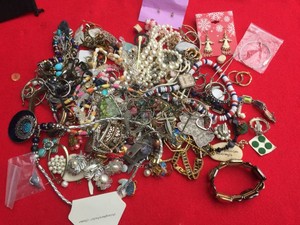 Group Vintage Jewelry - Earrings - Necklaces - Pins