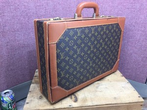 LV Locking Briefcase 17 34 x 10 14 x 12 12