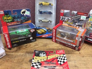 (2) AUTO WORLD SLOT CARS & HOT WHEELS