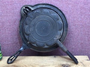 Rare ALFRED ANDERSENGRISWOLD - Heart Shaped Waffle Iron
