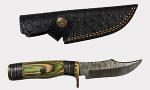 Handmade Damascus-Style Curved Hunting Knife  Green Wood Handle  Leather Sheath  NEW