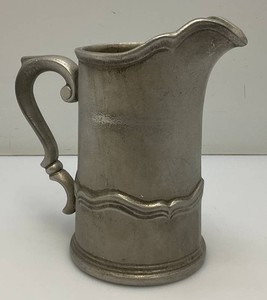 1986 Wilton Armetale RWP vQueen Anne Matte Pitcher With Ice Lip 8 34 64 Oz.