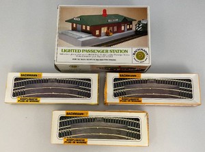 Bachmann Brand Lighted Passenger Station HO Scale (New Old Stock) And Bachmann Train Track