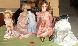 Group of 6 vintage dolls