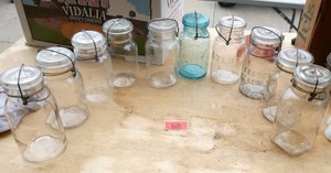 TEN vintage quart jars with wire bail glass lids