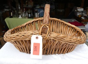 Very nice and solid basket 20x15x14 tall
