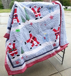 Cute tumbling Santa Quilt - Full size