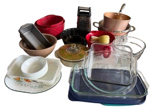 Large Assorted Kitchenware Lot  Pyrex, Bakeware, Cookware & Utensils