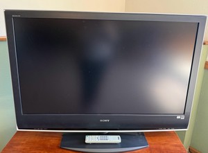 Sony BRAVIA 46 LCD HDTV KDL-46S2010 with Remote