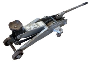 Heavy-Duty Hydraulic Floor Jack with Long Handle