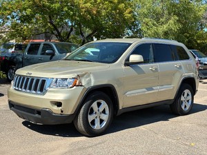 2012 JEEP GRAND CHEROKEE LAREDO 4x4 (NO RESERVE)