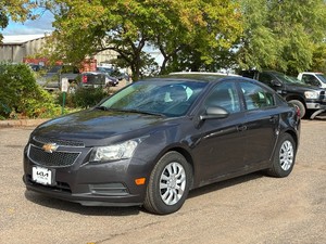 2014 CHEVROLET CRUZE LS AUTO 158k Miles (NO RESERVE)