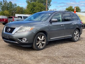 2015 NISSAN PATHFINDER PLATINUM 2 Owner  159k Miles  3rd Row Seating  4x4 (NO RESERVE)