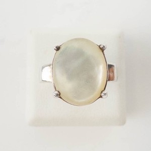 Beautiful Mother of Pearl Ring - Size 7