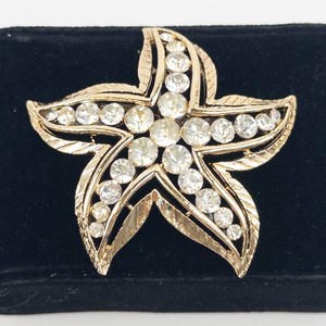 Rhinestone Starfish Brooch - Gold-Tone Pin 2 12 in