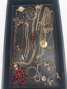 Costume Jewelry - Assorted Necklaces, Bracelets & Earrings Mixed Lot