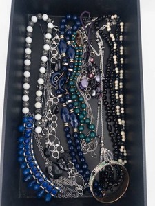 Costume Jewelry - Beaded Necklaces, Bracelets & Chains Mixed Lot