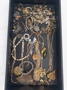 Costume Jewelry - Assorted Necklaces, Bracelets, Brooches & Pendants Mixed Lot