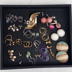 Costume Jewelry Earrings & Accessories Mixed Lot