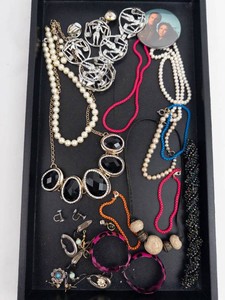 Costume Jewelry - Assorted Necklaces, Earrings, Bracelets & Brooches Mixed Lot