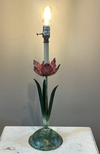 LR - Floral Table Lamp - Decorative Flower & Leaf Design