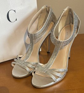 UBR1 - Caparros Maddy Silver Metallic Womens Dress Sandals Size 9