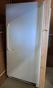 FRIGIDAIRE UPRIGHT FREEZER