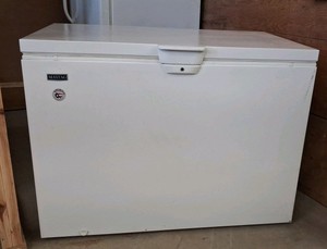 MAYTAG CHEST FREEZER