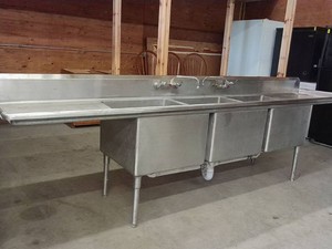 COMMERCIAL 3 COMPARTMENT STAINLES STEEL SINK  DUAL DRAIN BOARDS