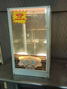 ROTATING SOFT PRETZEL DISPLAY RACK