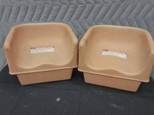 2 PLASTIC BOOSTER SEATS