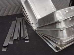 5 STAINLESS STEEL 2 SIDED PAN COVERS AND SPACERS