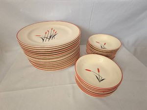 Vintage Universal Cattail Camwood Ivory Dinnerware