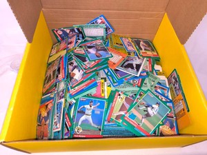 Large lot of vintage baseball cards