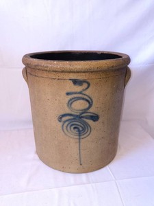 Antique crock-3 gallons-Bee sting swirl design