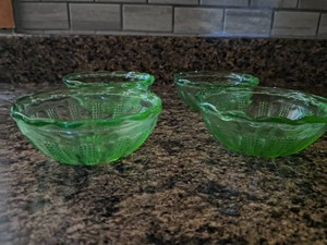 Vintage Uranium Glass Bowl (4 set)