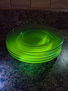 5 Uranium Glass Plates