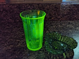 Ribbed Uranium Tumbler, Daisy and Button Clover dish
