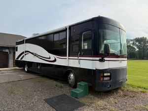 2000 Freightliner Fleetwood Discovery Class A Motorhome Diesel RV - 74,932 miles With Awning, Storage & Rear Hitch - 37 Long Runs Great