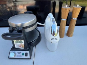 Waring Pro Waffle Maker, Hamilton Beach Mixer & Wooden Mills Mixed Lot