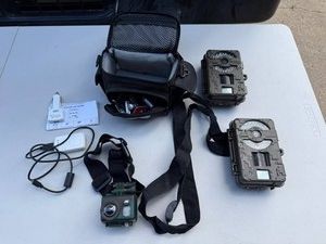 Digital Camera & 2 Trail Cameras Mixed Lot