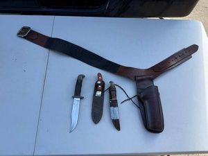 Fixed-Blade Knives & Leather Sheaths Mixed Lot