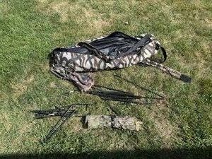 Portable Camouflage Hunting Blind With Frame and Carry Bag