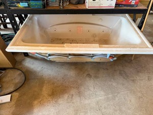 Freestanding Jetted Whirlpool Bathtub With Pump