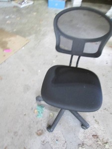 Mesh back rolling office chair rolls very nicely
