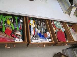 (4) Kitchen drawers loaded with a wide variety of cooking and baking utensils, hot pads, magnets and more