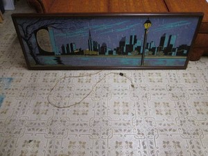 Large wall decor. Did not turn on when plugged in.