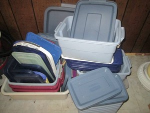 Various size totes and lids
