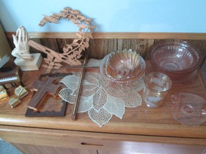 Depression era pink and orange tone carnival glass plates, bowls and other glassware